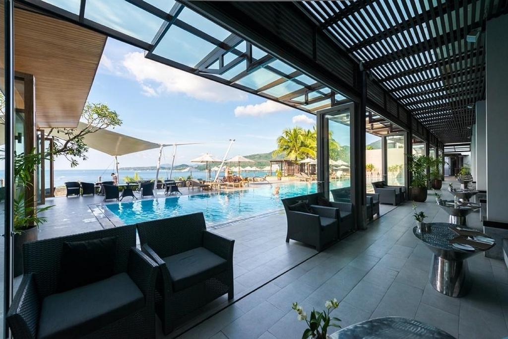 Cape Sienna Phuket Gourmet Hotel & Villas - Sha Extra Plus Kamala Beach Exterior photo The pool at the hotel